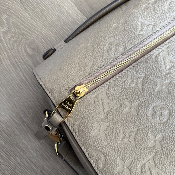 Louis Vuitton Pochette Métis in Turtle Dove - Picture 13 of 13